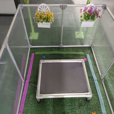 Animal Pattern Acrylic Transparent Folding Pet Fence voor gemakkelijk binnenshuis en draagbaarheid