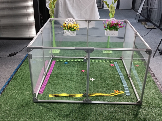 Animal Pattern Acrylic Transparent Folding Pet Fence voor gemakkelijk binnenshuis en draagbaarheid