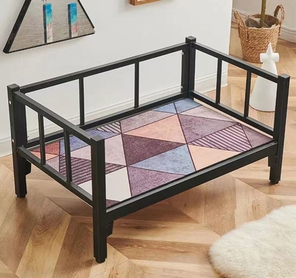 Houten binnenzittende ijzeren raam Huisdier verhoogd hondenbed voor honden met een draagvermogen van 20-30 kg