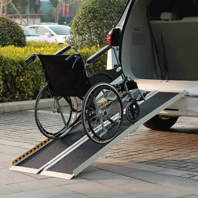 Gemakkelijk te laden Sterke prestaties 2-8ft Aluminium Ramp voor motorfietsen 600lbs