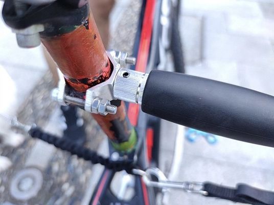 Alle fietsen Makkelijk te installeren Fiets Hond Leash Veiligheid Hond Fiets Leash Geschikt voor Zwart