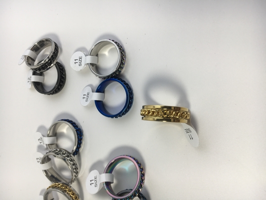 EN Standaard mannen draaiende keten ring van titanium staal voor het gemakkelijk openen van flessen en bier