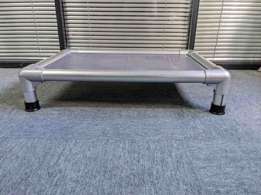 Aluminiumstof Afneembare wasbare verhoogde huisdierbed voor een verhoogde slaapbeleving