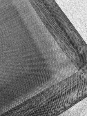 Poederbedekt hoger hondenbed met ademend ontwerp en waterdicht materiaal